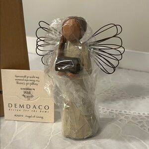 NWT Willow Tree Angel of Giving